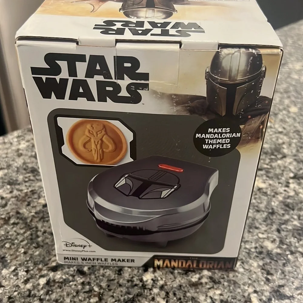 Star Wars Mandalorian 4In Mini Waffle Maker NIB